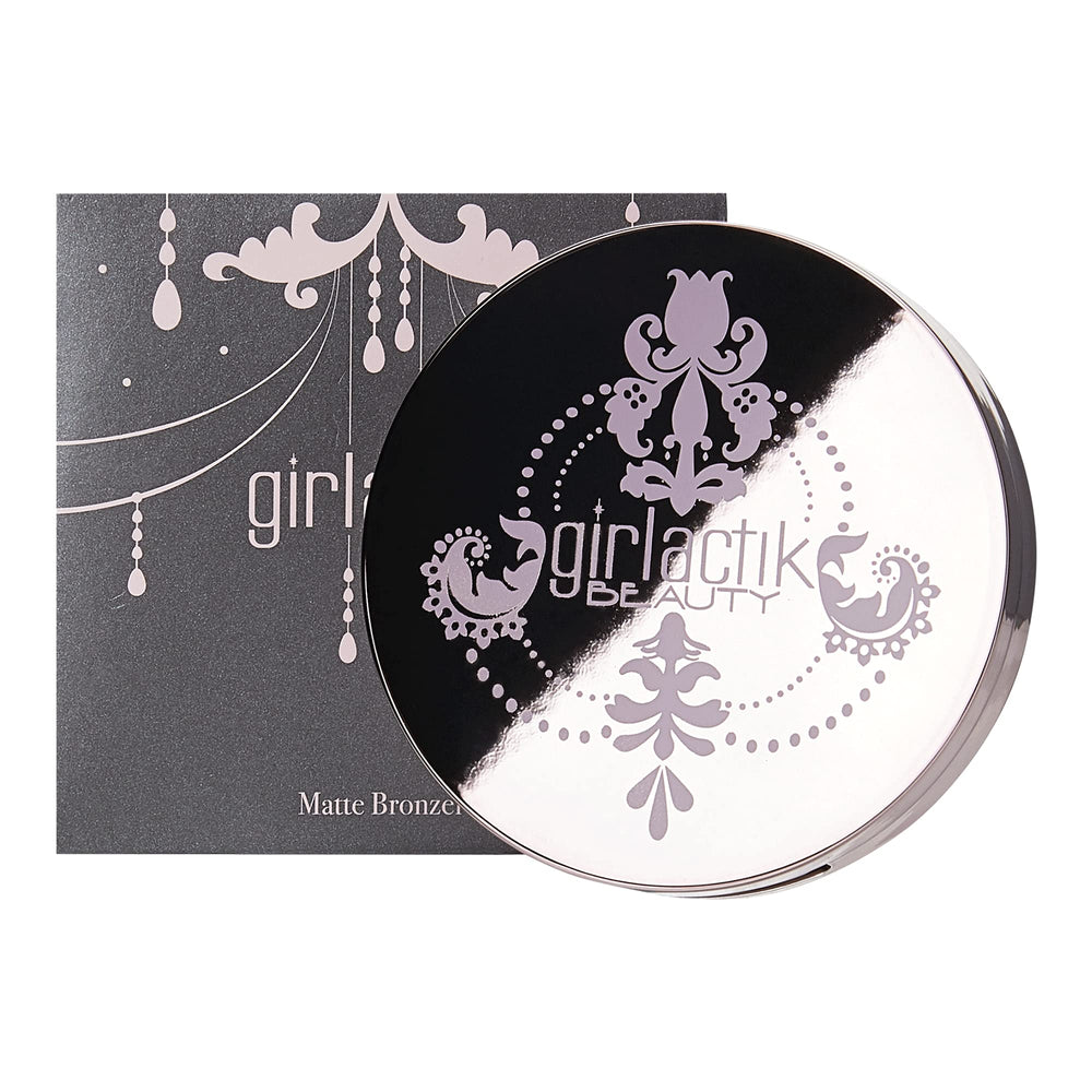Girlactik Cabo Fair compact detail highlights logo and lid