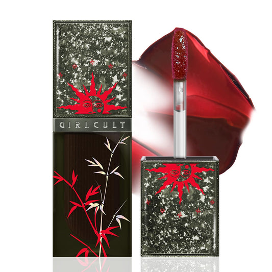 GIRLCULT Glass Shine Lip Gloss bottle close-up, showcasing high-shine color and smooth application.