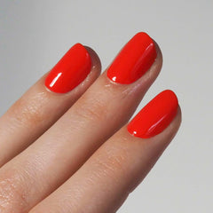 gitti glossy finish nail swatch with bright color