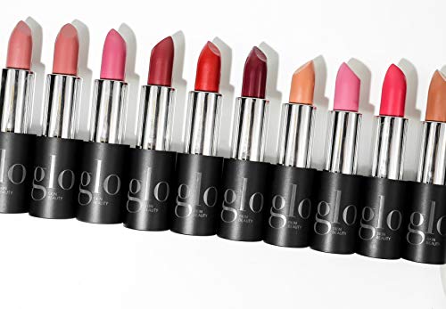 Vitamin A, C, E and green tea nourish lips while protecting color.