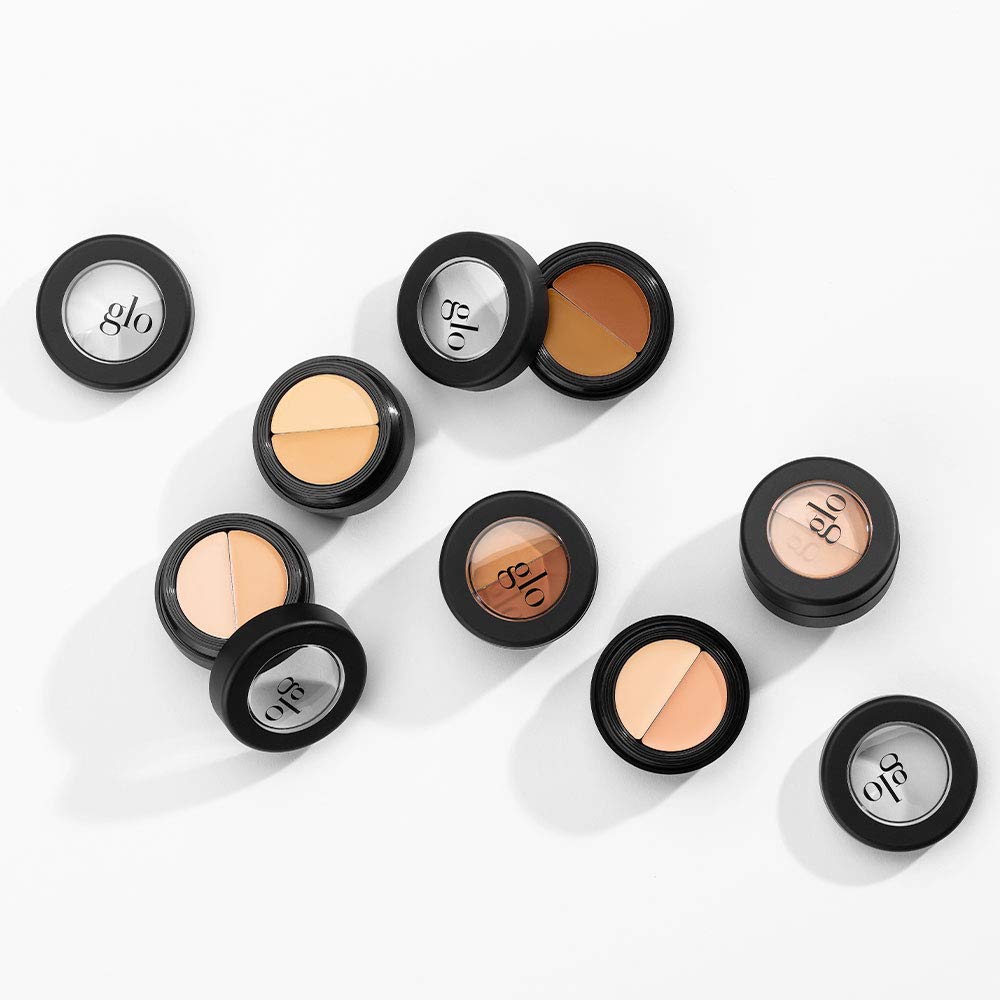 Glo Skin Beauty Under Eye Concealer Duo texture swatch reveals silky coverage.