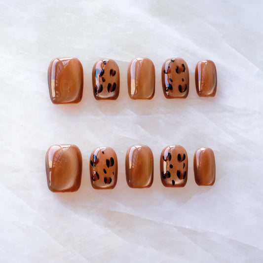 GLORS caramel leopard glitter cat eye nails for bold autumn style