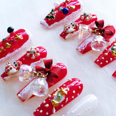 GLORS nails with glossy finish for a luxe winter glow.