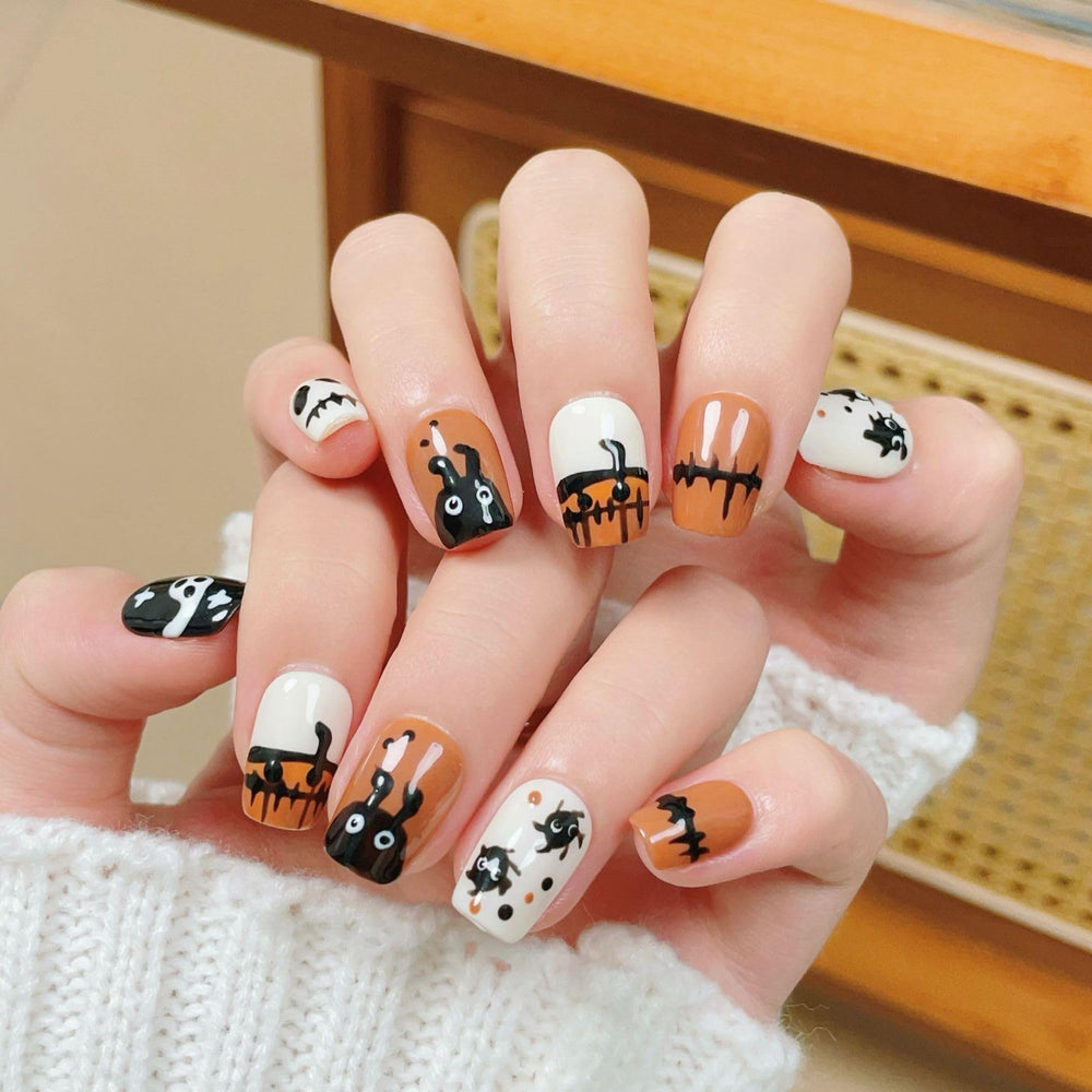 GLORS glossy finish on handcrafted nails for polish-ready look