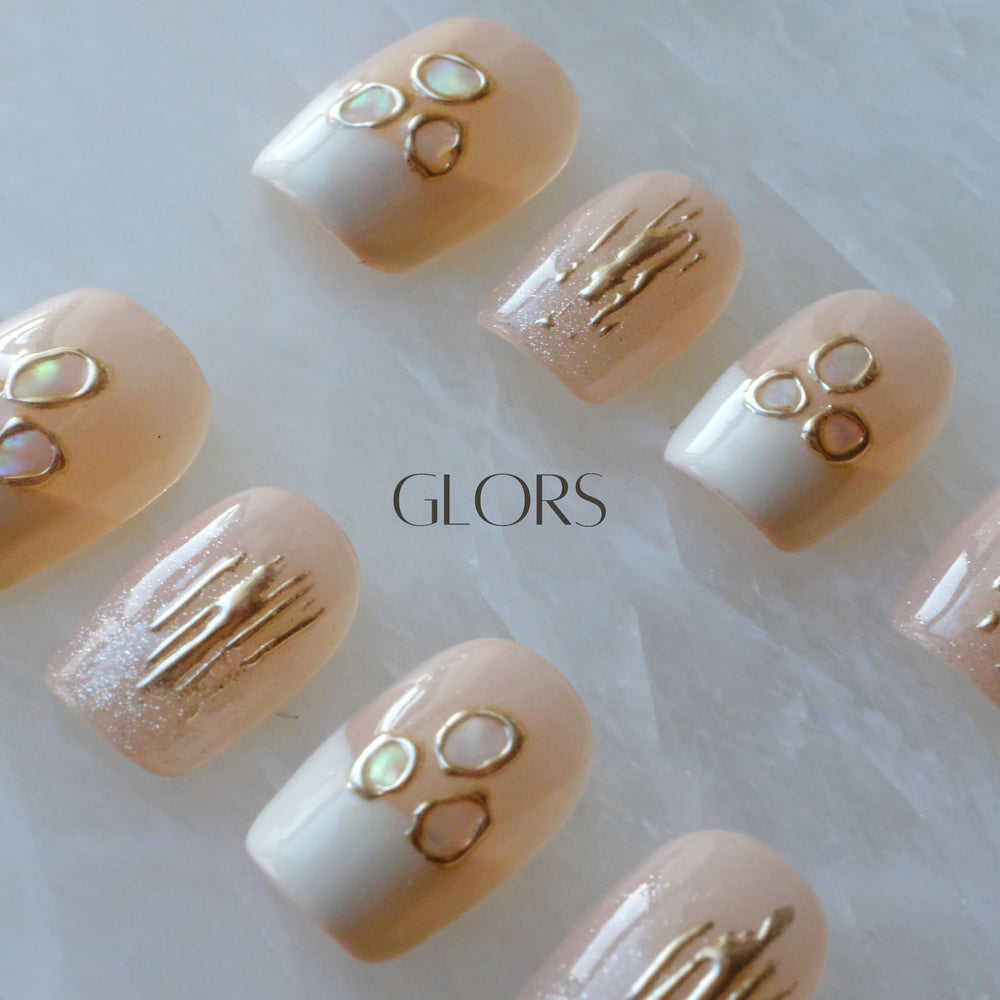 GLORS Mica Love shell-piece detail highlights intricate pattern and reflective surface