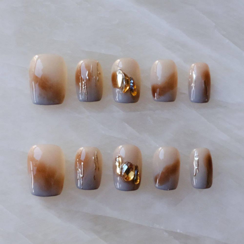 GLORS Mist Forest gradient short square nails for effortless daily glamour