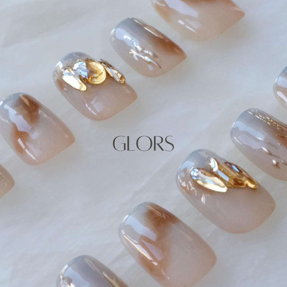 GLORS Mist Forest nails elevate office to evening looks