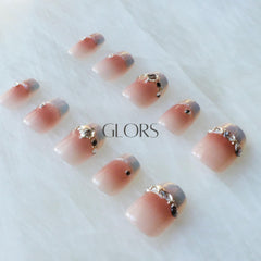 GLORS comfortable fit adaptable to natural nail shape