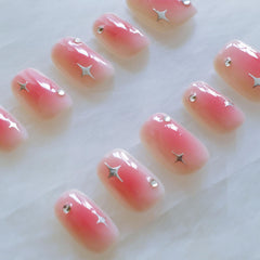 GLORS Easy-application kit for fast, mess-free nail changes.