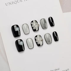 GLORS short square nails featuring metallic accents ideal for events and daily wear.