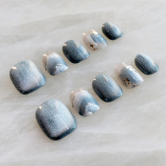 GLORS nails with adhesive tool pack included demonstrates easy application.