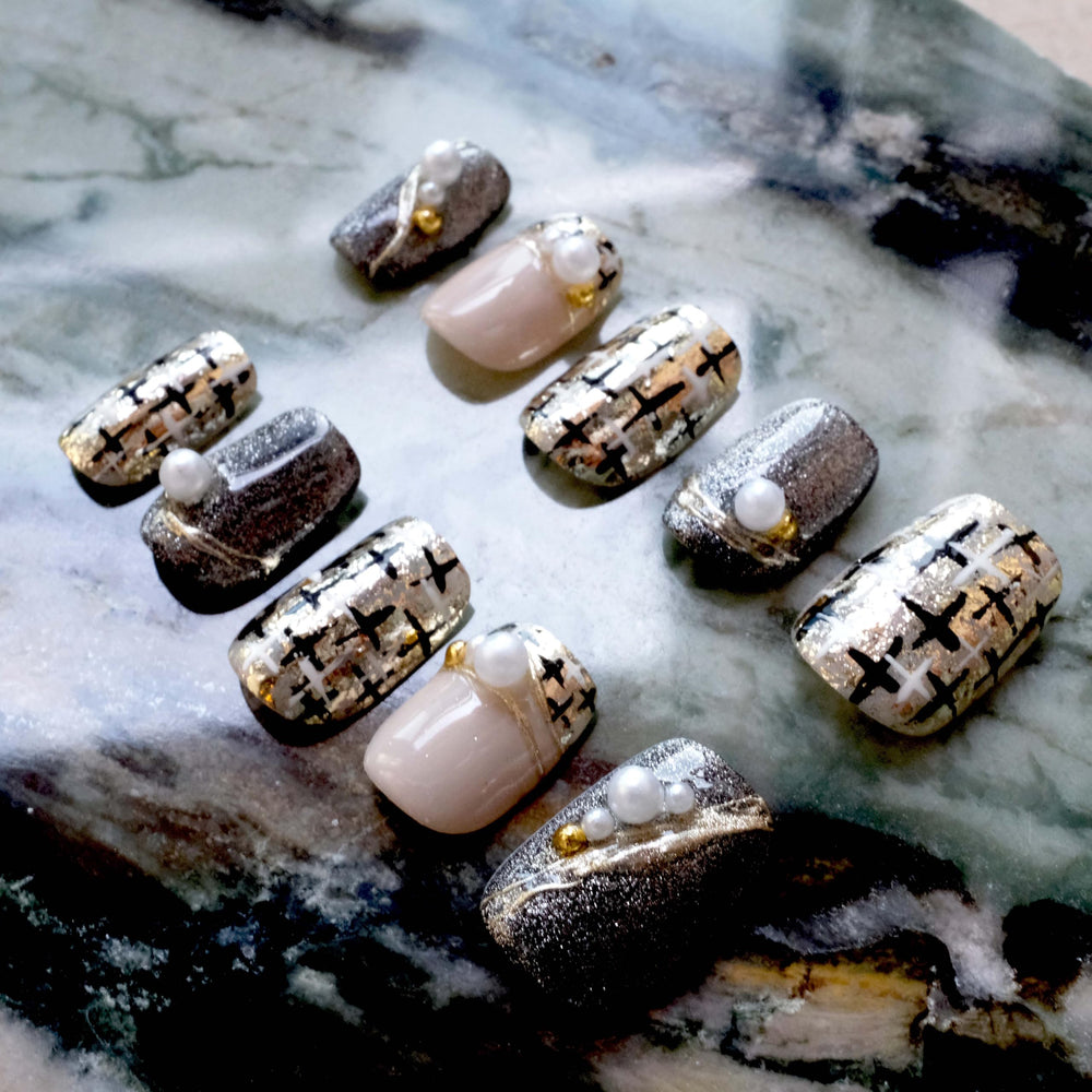 GLORS compact packaging of hands-on nail kit