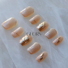 GLORS short square nails provide comfortable daily wear and chic style.