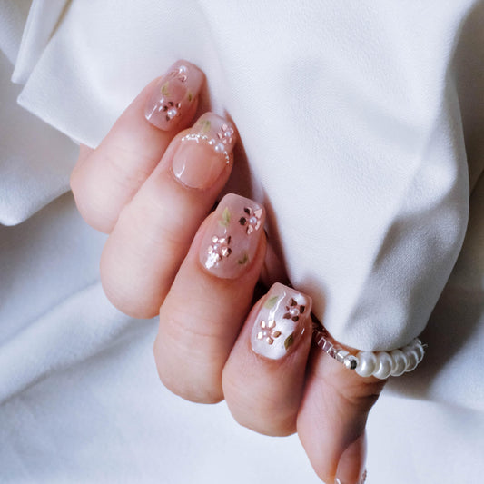 GLORS short square nails in nude pink with rose gold foil and pearls, for elegant day-to-night wear