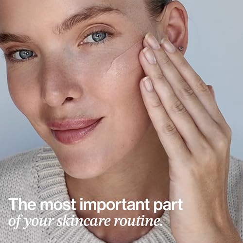Good Weather Skin The One Warm Glow mineral sunscreen swirl demonstrates even coverage.