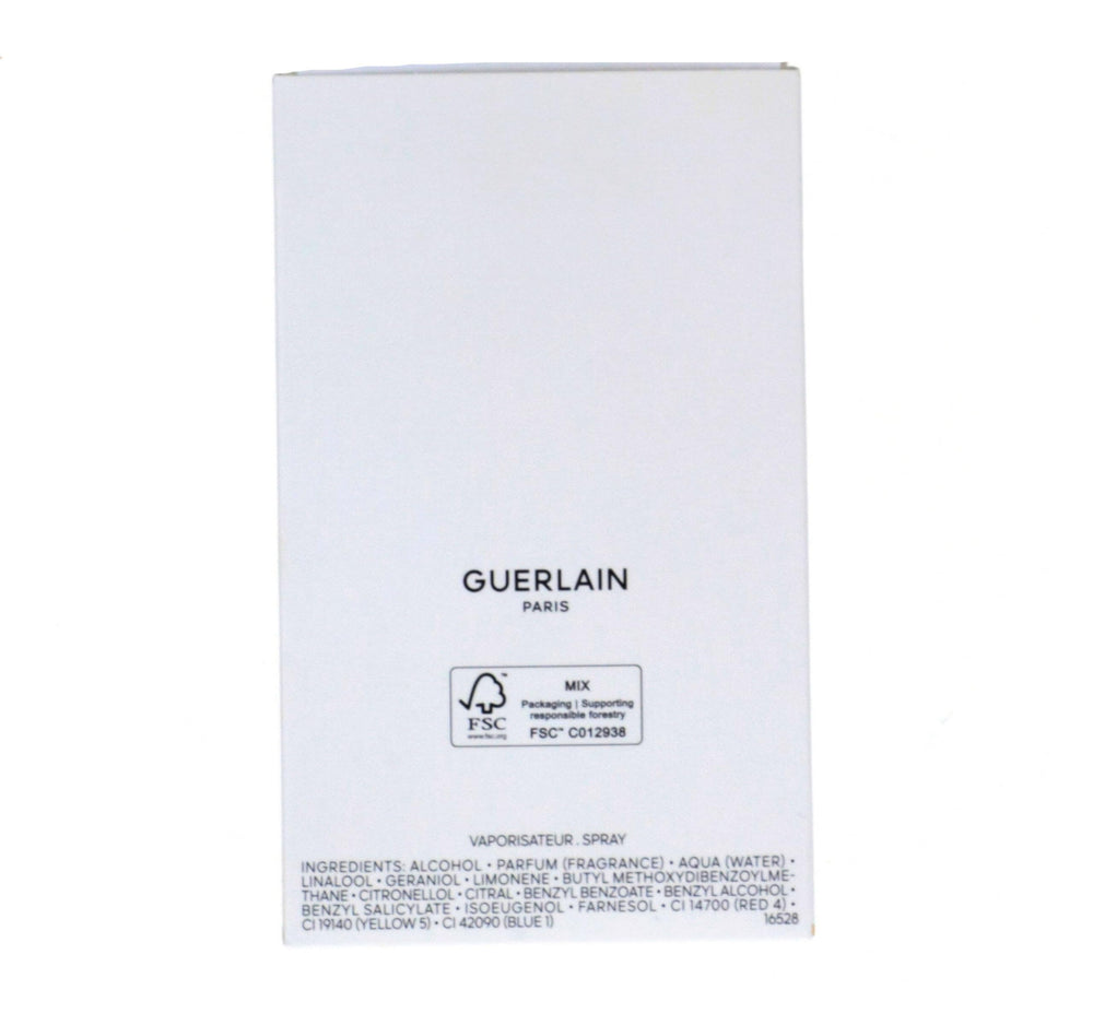 Guerlain L'Instant spray appears smooth, delivering a balanced projection.
