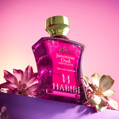 H HABIBI Jasmine Oud Absolute flacon-wooden-base shows a sturdy, luxurious feel.