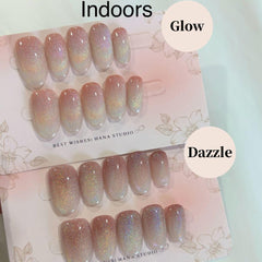 HANAKOKO glitter-cat-eye nails add sparkle and a unique effect to any style.