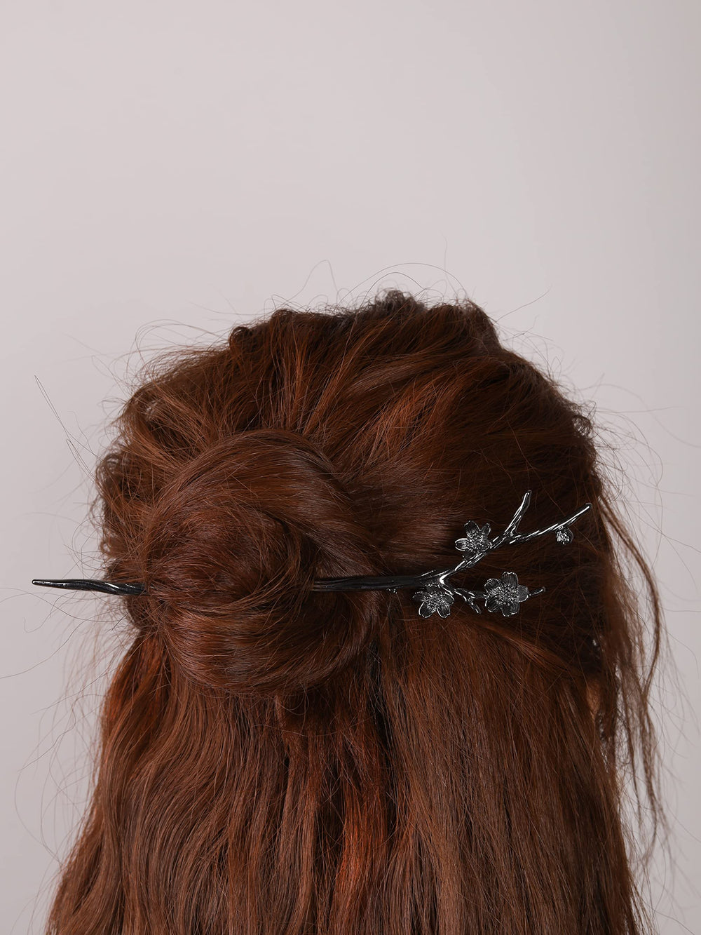 Long-hair barrettes from HAQUIL offer reliable hold.