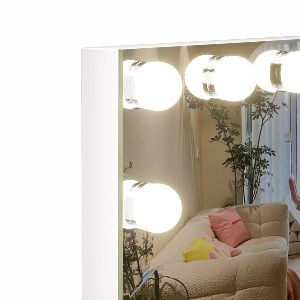 Hasipu stable base keeps the vanity mirror steady on a busy surface.