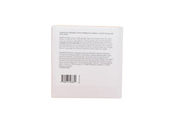 Haus Labs Bio-Blurring loose powder finish photo demonstrates light-reflecting blur without cake.