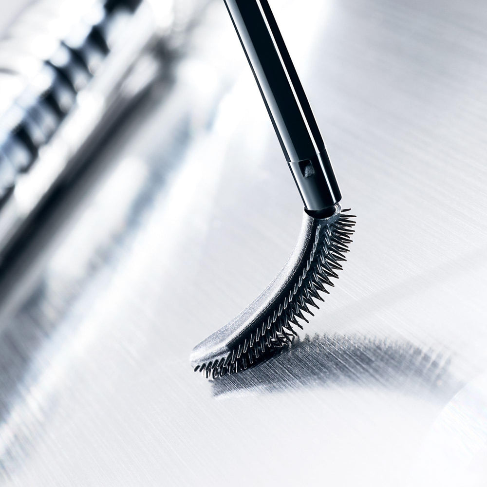 Heroine Make Lash Hype black lashes finish for bold definition