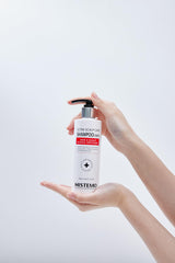 Histemo Ultra Scalp Care Shampoo pump dispensing, showing easy application for routine cleansing.