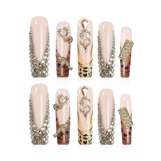 Homsera gilded wild spot nails close-up with metallic motifs for glamorous nightlife