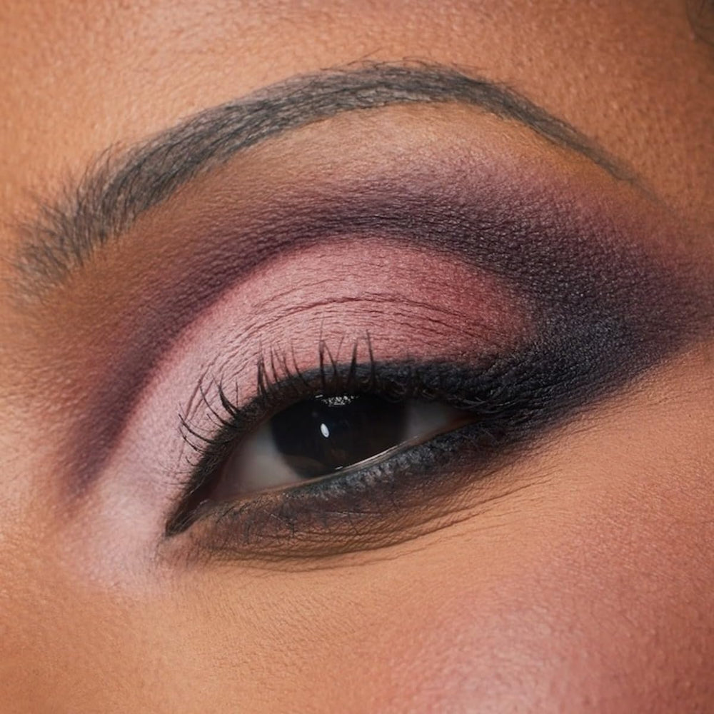 Huda Matte Obsessions closeup highlights mineral clay base for balanced, gentle color.
