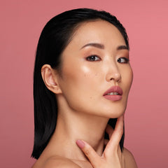 HUDABEAUTY Liquid Matte Perfectionist wand enabling precise application for clean lip lines