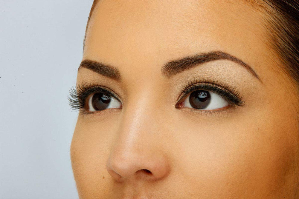 Ideal for small almond-shaped eyes to enhance natural lash line.