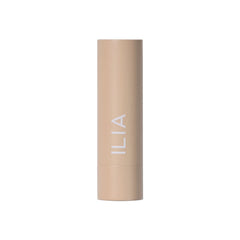 Close-up of ILIA Amberlight texture highlighting a smooth, even finish.