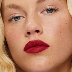 ILIA Lip Sketch Hydrating Crayon Sea Succulent provides hydration under daily wear.