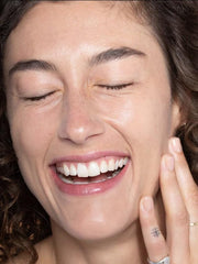 Mineral SPF 40 protection blocks UVA/UVB/UVC, blue light, and pollution.