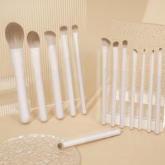 Intercilium Rains makeup brush case keeps brushes organized