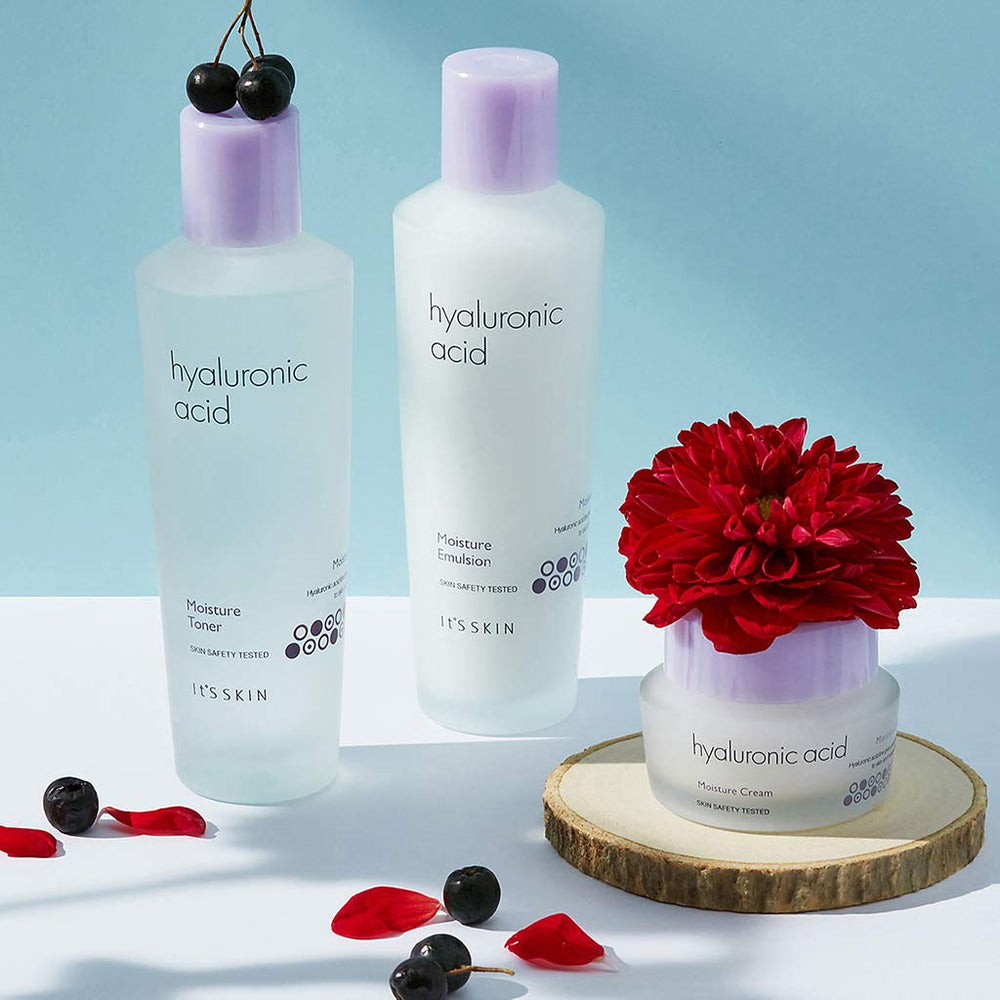 Its Skin Hyaluronic Acid Moisture Emulsion being patted onto clean skin, nourishing glow.