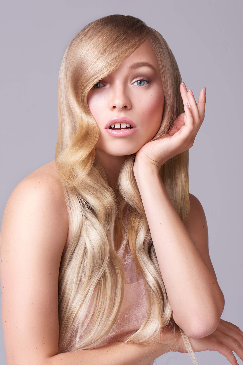 Label detail highlights vitamin B5 and sulfate-free formula for color care.