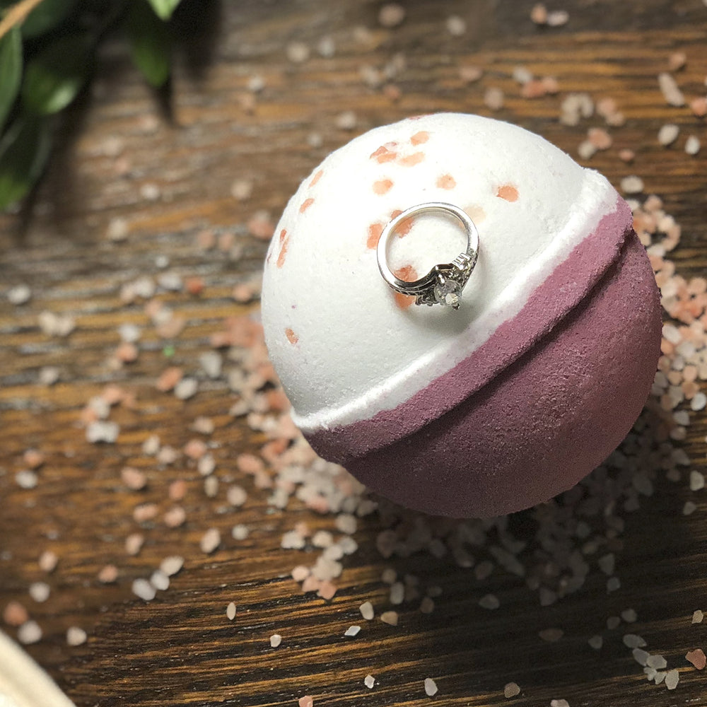 Jackpot Candles extra-large bath bomb, 10 oz, for generous spa-like soaks.