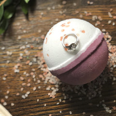 Jackpot Candles extra-large bath bomb, 10 oz, for generous spa-like soaks.