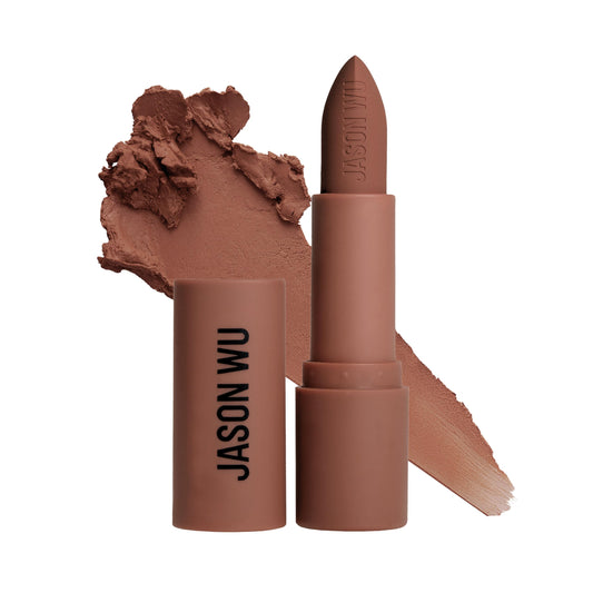 Jason Wu Hot Fluff lipstick tube in Pecan Pie mostrando acabado mate ligero