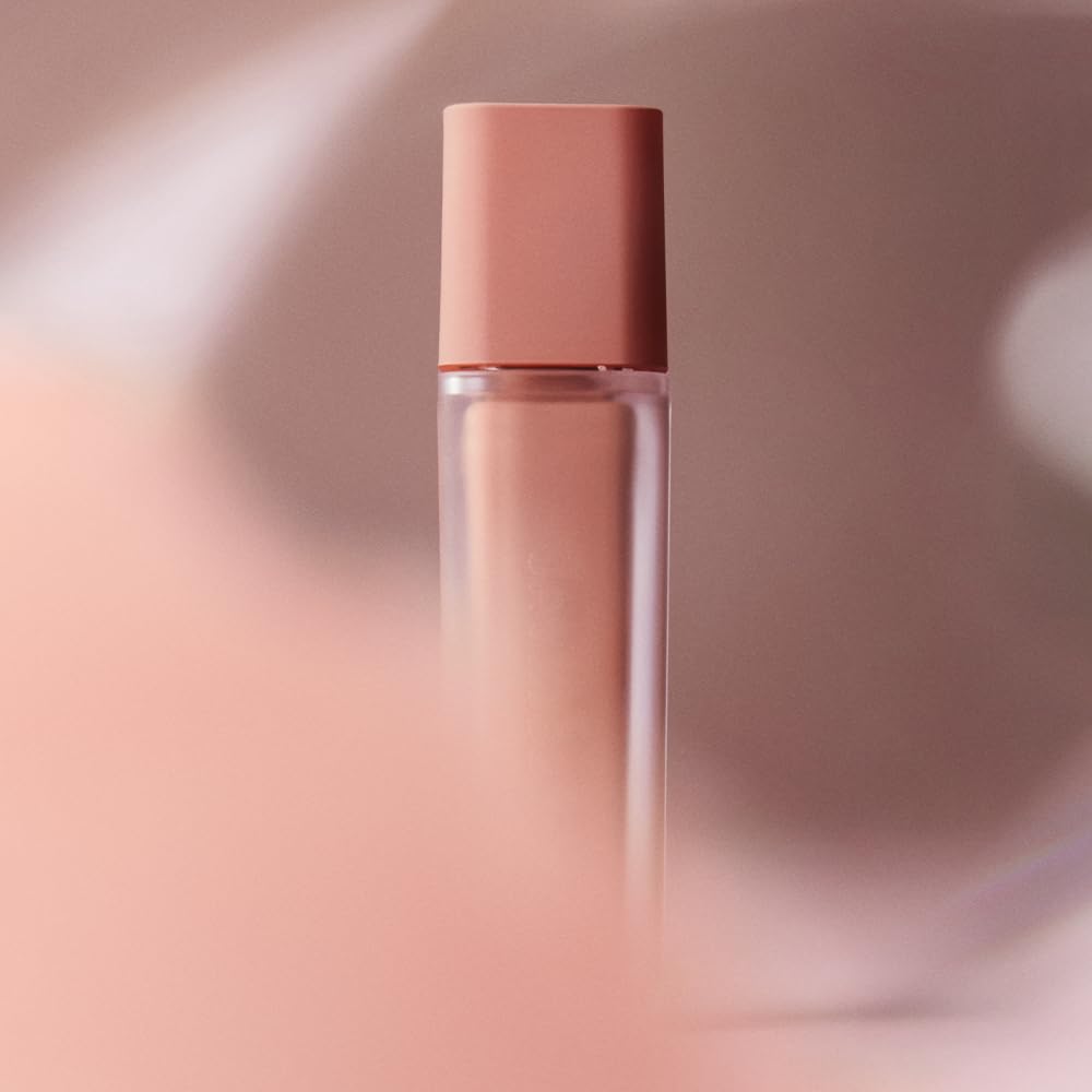 JAVIN DE SEOUL Wink Eye Primer oil-absorbing formula for balance on lids.