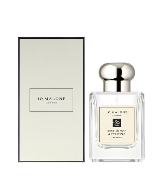 Jo Malone English Pear & Sweet Pea bottle close-up showing pear notes for daily fragrance.