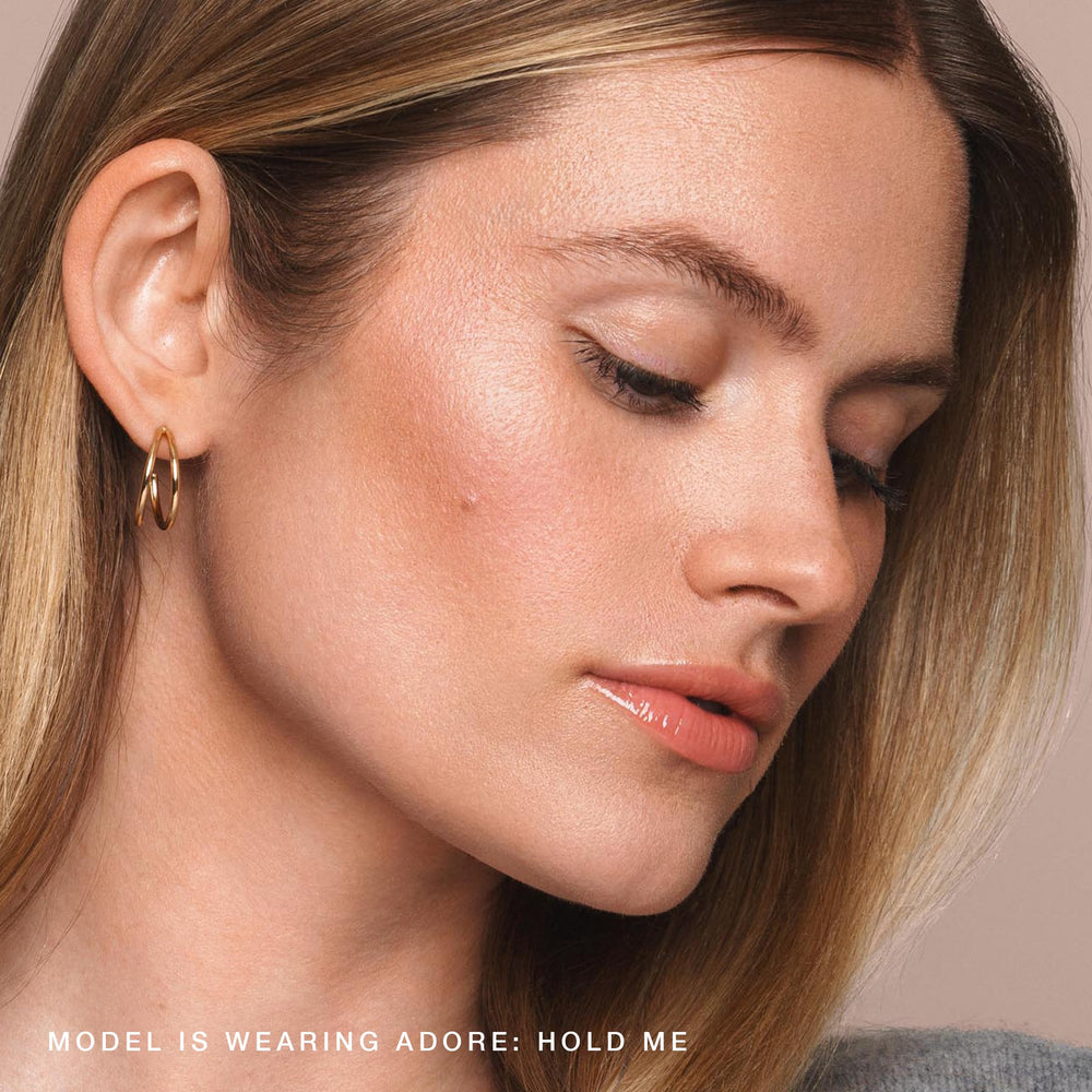 Jouer Blush Bouquet travel-friendly compact supports on-the-go touchups.