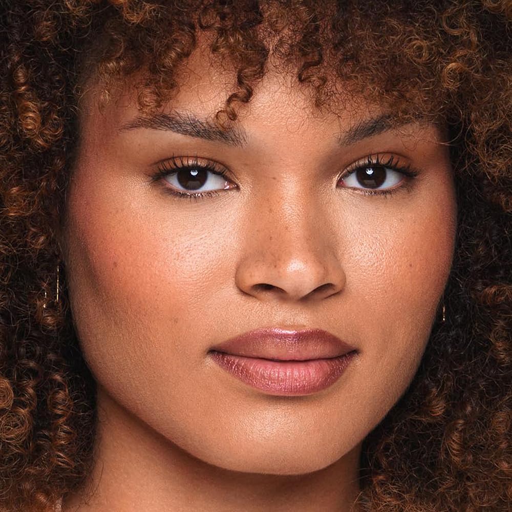 Vitamin E hydrates lips during wear for comfortable color