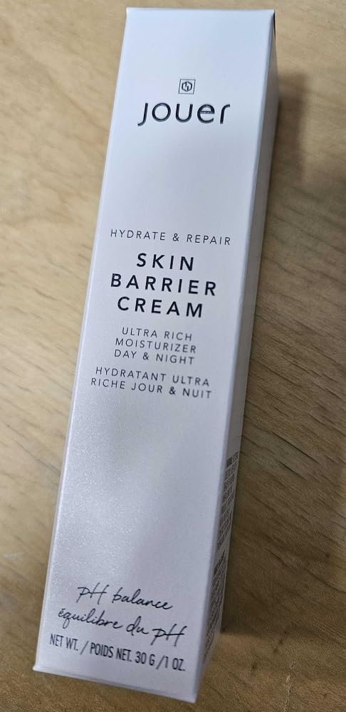 Jouer Shea Butter helps lock in moisture for dry skin.