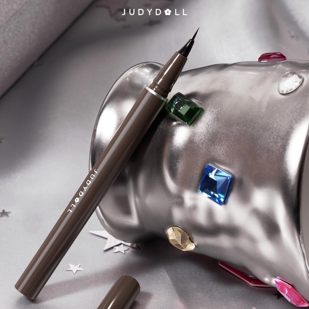 Classic black shade 01 from JUDYDOLL provides bold, versatile definition