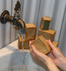 JUSIZA Aleppo Soap hair-and-skin-use demonstrates versatile cleansing and moisturising benefits.