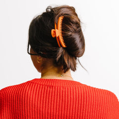 KAXI Hold Everything Midi hair claw neon orange front view for all hair types.