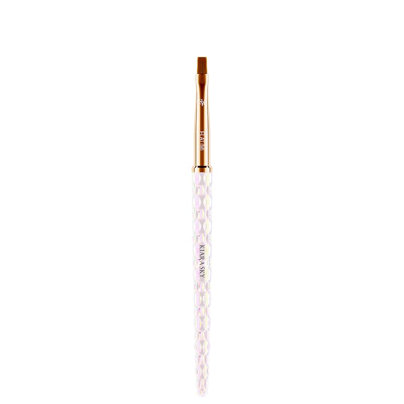 Kiara Sky M Flat brush demonstrates smooth shading for ombré designs.