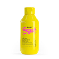 La Pocion Tongolé Leave-In bottle pour facilitates easy hydration for defined curls.
